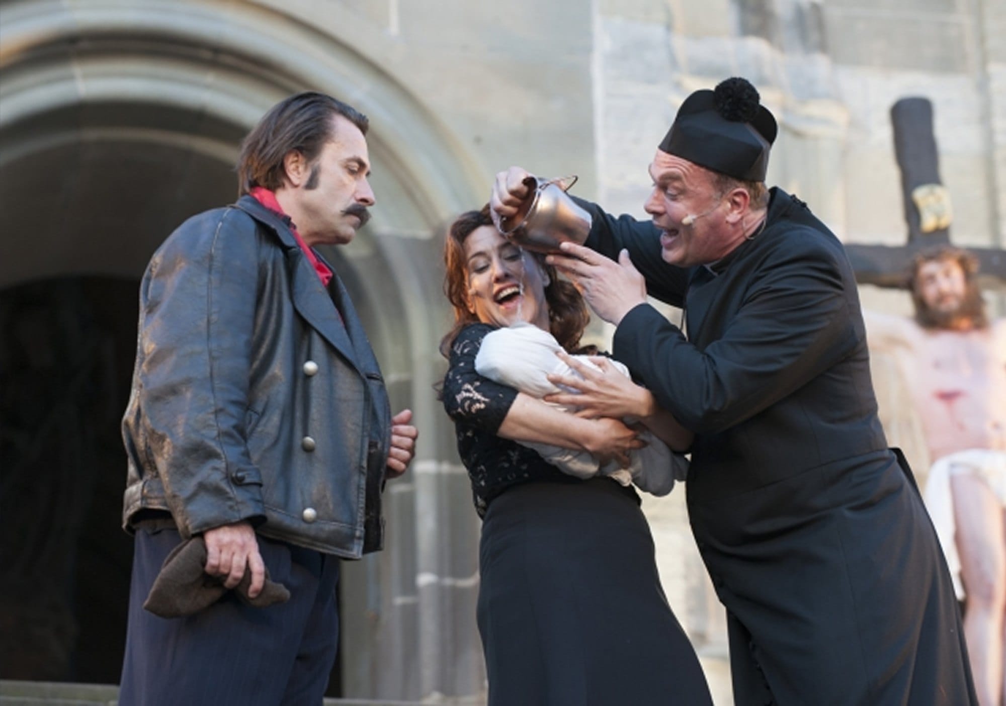 Scene from Don Camillo und Peppone in front of the church
